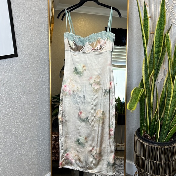HOUSE OF CB 'Venus' Vintage Floral Midi Dress NWOT - Picture 13 of 15